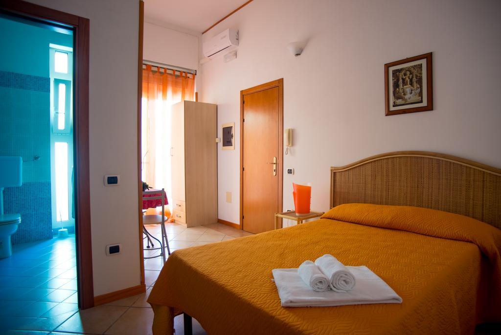 Hotel Residence Lupiae Lecce Exterior foto
